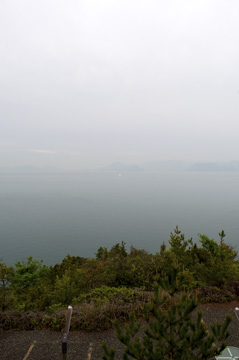 地中美術館
